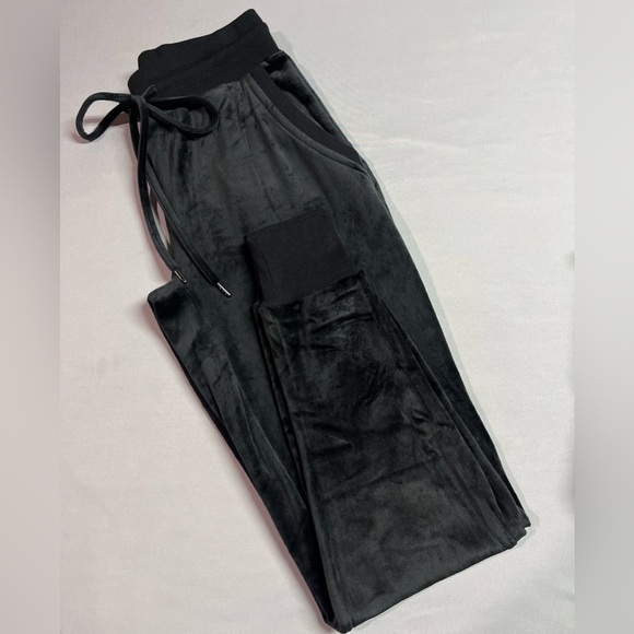 Women's Black Velour Lounge Set NWOT Size XS - Picture 3 of 5